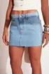 mini-saia-jeans-com-tachas-e-barra-a-fio-07803