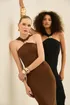 vestido-midi-com-aviamento-dourado-fenda-53367