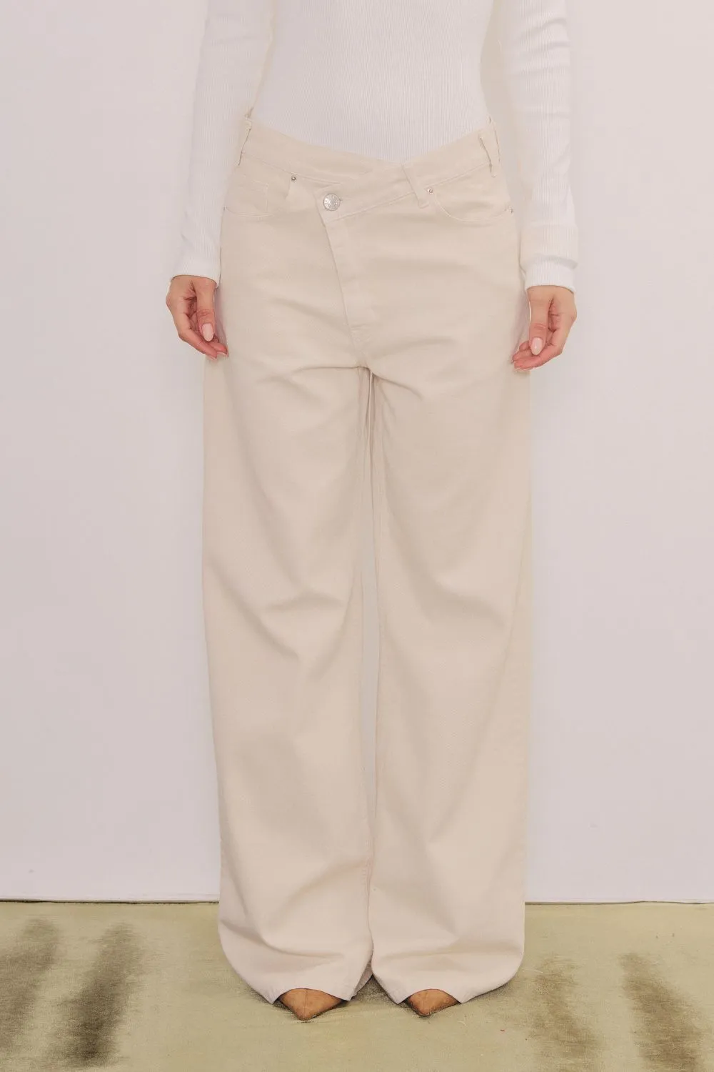 calca-jeans-cos-transversal-color-areia-15813-a