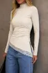 blusa-gola-alta-manga-longa-com-detalhe-em-renda-off-white-53488-o