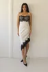 vestido-seraphina-assimetrico-detalhes-em-renda-off-white-53617-o