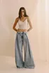 calca-ampla-com-pregas-jeans-16047